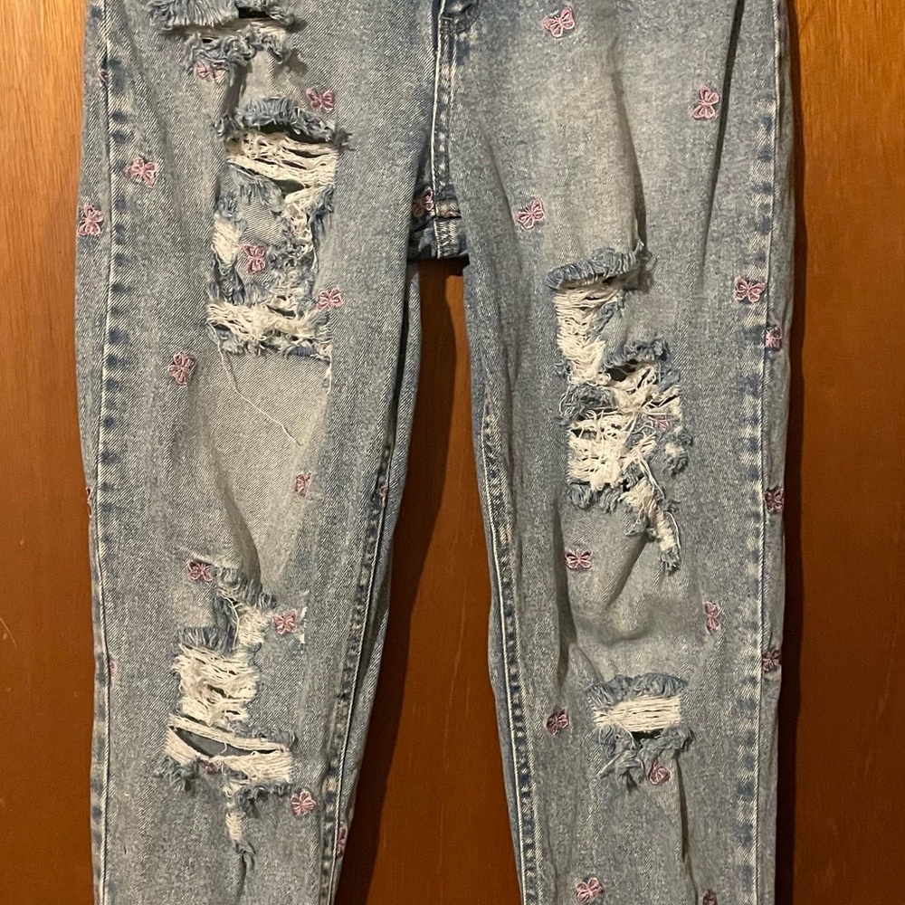 Distressed Blue Boyfriend Jeans with Vintage Appeal